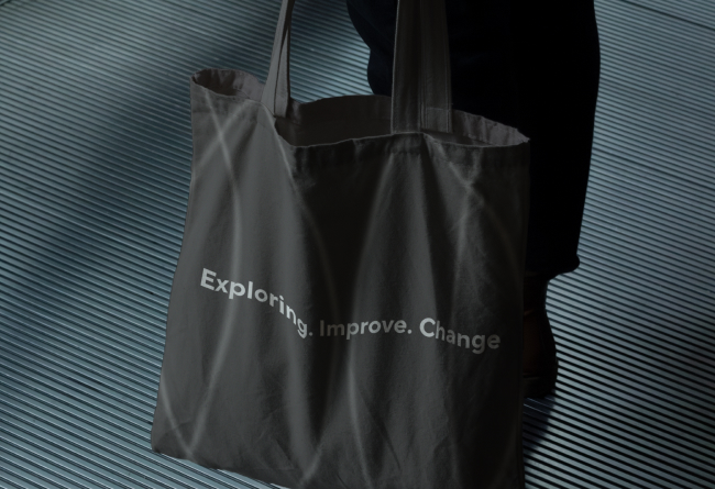 Выпускники Contented сделали мерч для студии OKTTA